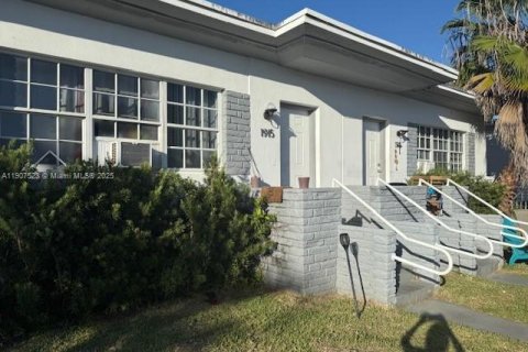 Propiedad comercial en venta en Miami Beach, Florida, 250.84 m2 № 1966767 - foto 3