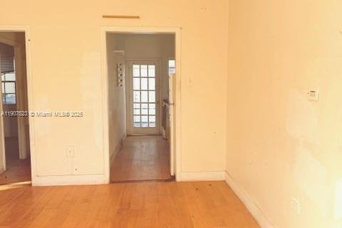 Propiedad comercial en venta en Miami Beach, Florida, 250.84 m2 № 1966767 - foto 5