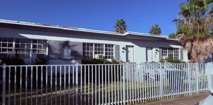 Propiedad comercial en Miami Beach, Florida 250.84 m2 № 1966767