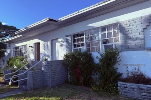 Propiedad comercial en venta en Miami Beach, Florida, 250.84 m2 № 1966767 - foto 4