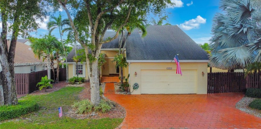 Villa ou maison à Miami, Floride 4 chambres, 189.8 m2 № 2037935