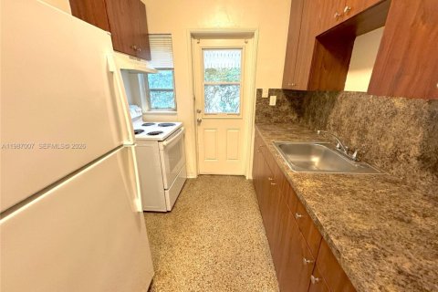 Снять в аренду виллу или дом в Форт-Лодердейл, Флорида 1 спальня, 69.68м2, № 2049106 - фото 2