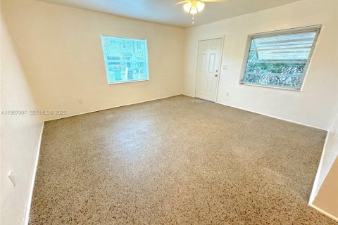 Снять в аренду виллу или дом в Форт-Лодердейл, Флорида 1 спальня, 69.68м2, № 2049106 - фото 4