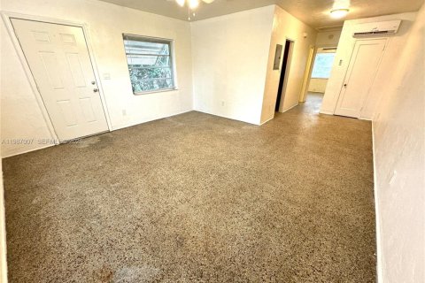 Снять в аренду виллу или дом в Форт-Лодердейл, Флорида 1 спальня, 69.68м2, № 2049106 - фото 3