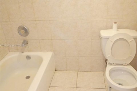 Copropriété à louer à Homestead, Floride: 2 chambres, 99.87 m2 № 1960011 - photo 7