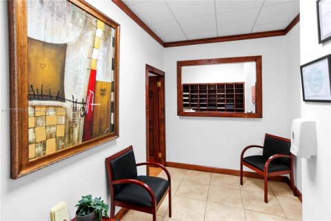 Commercial property in Doral, Florida № 1985646 - photo 7
