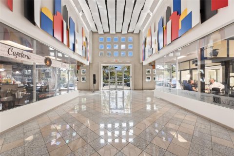 Commercial property in Doral, Florida № 1985646 - photo 4