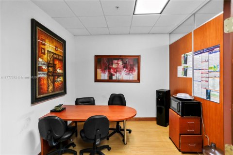 Commercial property in Doral, Florida № 1985646 - photo 19