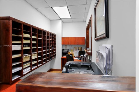 Commercial property in Doral, Florida № 1985646 - photo 12
