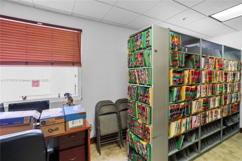 Commercial property in Doral, Florida № 1985646 - photo 14