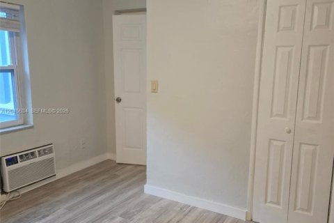 Condominio en alquiler en Miami Beach, Florida, 2 dormitorios, 65.03 m2 № 2260853 - foto 19