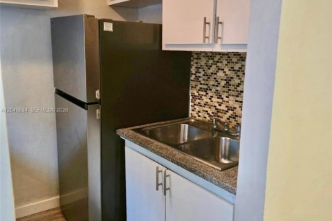 Condominio en alquiler en Miami Beach, Florida, 2 dormitorios, 65.03 m2 № 2260853 - foto 6