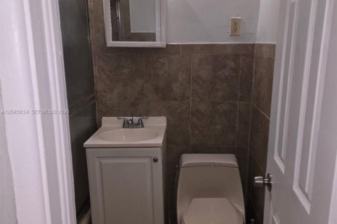 Condominio en alquiler en Miami Beach, Florida, 2 dormitorios, 65.03 m2 № 2260853 - foto 10
