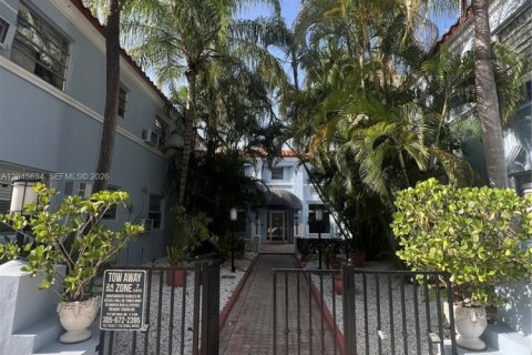 Condominio en alquiler en Miami Beach, Florida, 2 dormitorios, 65.03 m2 № 2260853 - foto 2