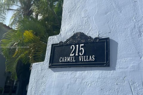 Condominio en alquiler en Miami Beach, Florida, 2 dormitorios, 65.03 m2 № 2260853 - foto 3