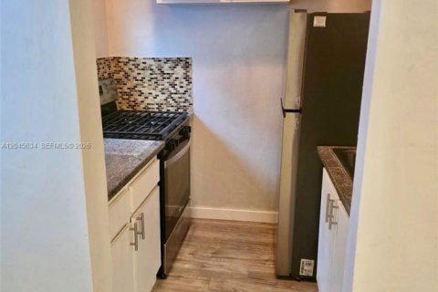 Condominio en alquiler en Miami Beach, Florida, 2 dormitorios, 65.03 m2 № 2260853 - foto 8
