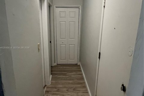 Condominio en alquiler en Miami Beach, Florida, 2 dormitorios, 65.03 m2 № 2260853 - foto 11