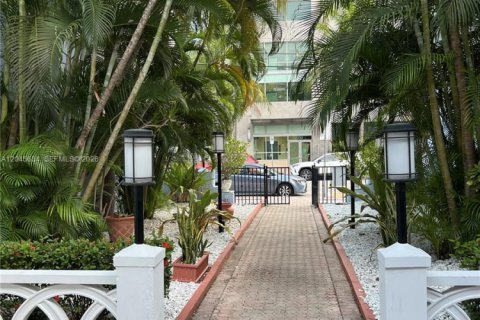 Condominio en alquiler en Miami Beach, Florida, 2 dormitorios, 65.03 m2 № 2260853 - foto 4