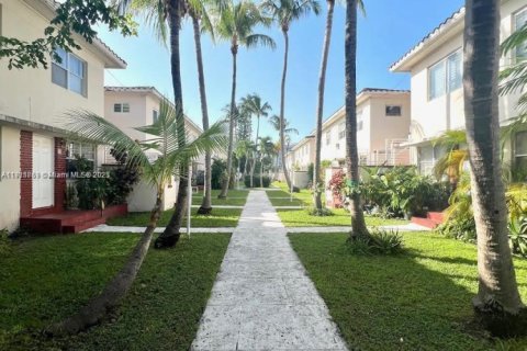 Condo in Miami Beach, Florida, 1 bedroom  № 1975372 - photo 9