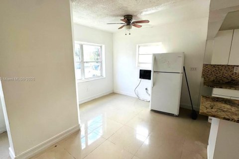 Condo in Miami Beach, Florida, 1 bedroom  № 1975372 - photo 2