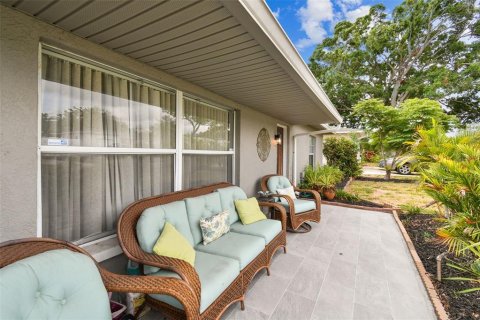 House in Saint Petersburg, Florida 4 bedrooms, 202.53 sq.m. № 1743642 - photo 5
