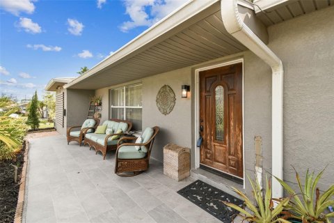 House in Saint Petersburg, Florida 4 bedrooms, 202.53 sq.m. № 1743642 - photo 4