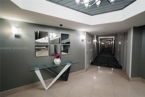 Condominio en venta en Aventura, Florida, 1 dormitorio, 91.97 m2 № 1983004 - foto 3