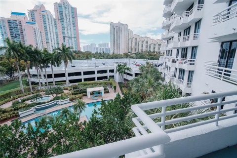 Condominio en venta en Aventura, Florida, 1 dormitorio, 91.97 m2 № 1983004 - foto 2