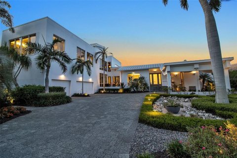 House in Sarasota, Florida 4 bedrooms, 574.69 sq.m. № 2396374 - photo 13