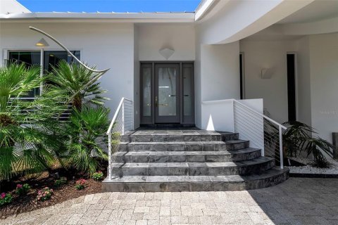 House in Sarasota, Florida 4 bedrooms, 574.69 sq.m. № 2396374 - photo 16