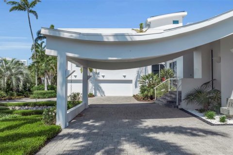 House in Sarasota, Florida 4 bedrooms, 574.69 sq.m. № 2396374 - photo 15