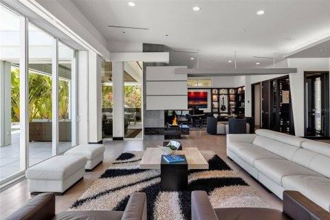 House in Sarasota, Florida 4 bedrooms, 574.69 sq.m. № 2396374 - photo 20