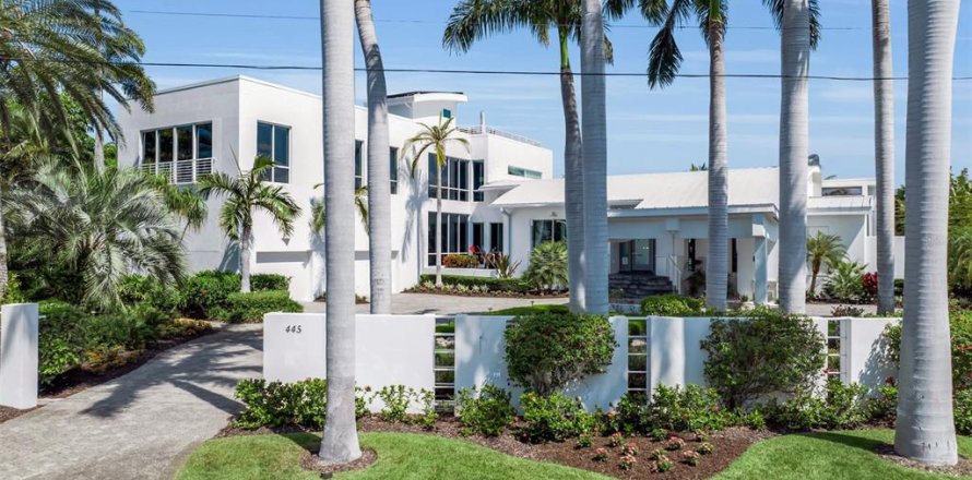 House in Sarasota, Florida 4 bedrooms, 574.69 sq.m. № 2396374