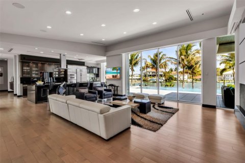 House in Sarasota, Florida 4 bedrooms, 574.69 sq.m. № 2396374 - photo 18