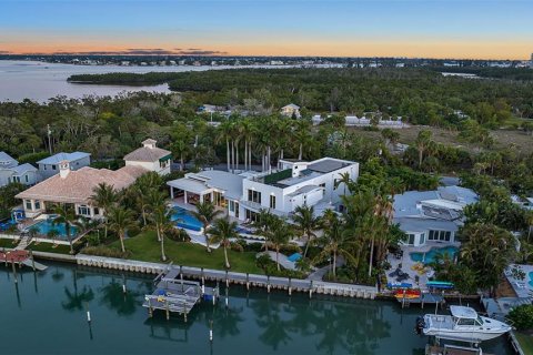 House in Sarasota, Florida 4 bedrooms, 574.69 sq.m. № 2396374 - photo 8