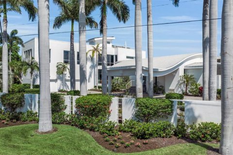 House in Sarasota, Florida 4 bedrooms, 574.69 sq.m. № 2396374 - photo 12