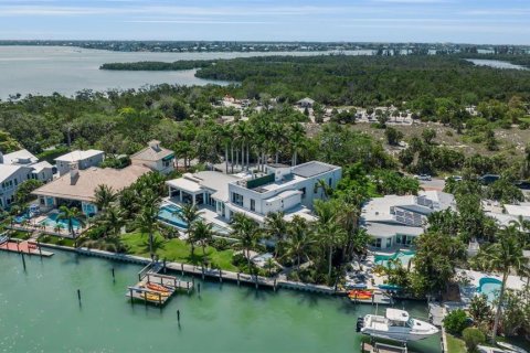 House in Sarasota, Florida 4 bedrooms, 574.69 sq.m. № 2396374 - photo 2