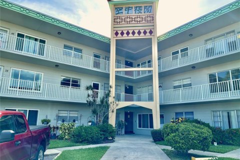 Condo in Clearwater, Florida, 2 bedrooms № 2211365