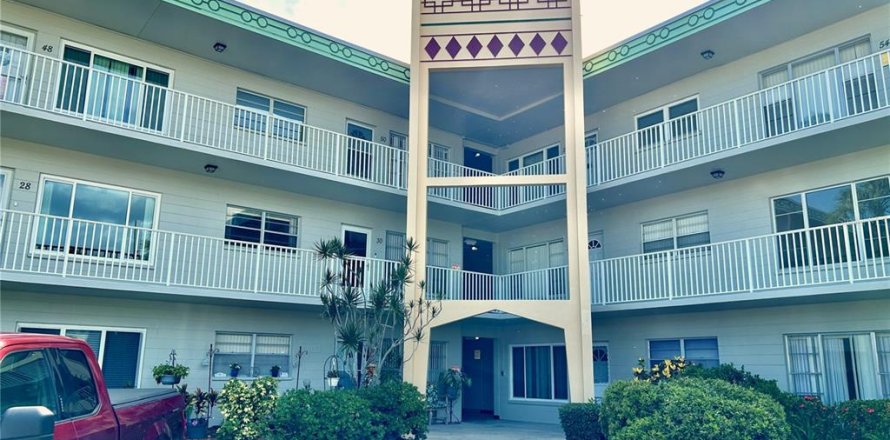 Condominio en Clearwater, Florida, 2 dormitorios  № 2211365