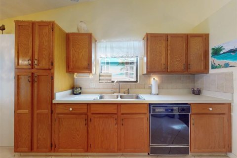 House in New Smyrna Beach, Florida 2 bedrooms, 116.59 sq.m. № 2234941 - photo 18