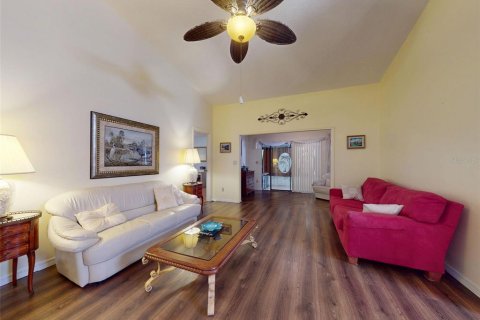 House in New Smyrna Beach, Florida 2 bedrooms, 116.59 sq.m. № 2234941 - photo 10