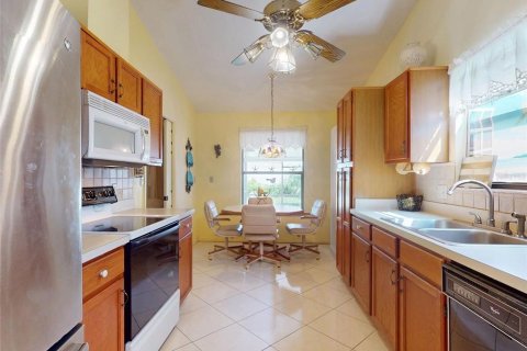 House in New Smyrna Beach, Florida 2 bedrooms, 116.59 sq.m. № 2234941 - photo 16