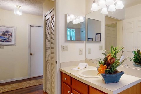 House in New Smyrna Beach, Florida 2 bedrooms, 116.59 sq.m. № 2234941 - photo 8