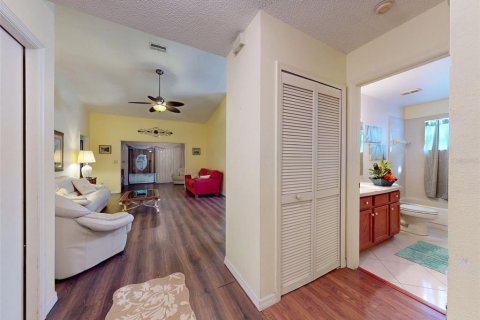 House in New Smyrna Beach, Florida 2 bedrooms, 116.59 sq.m. № 2234941 - photo 2