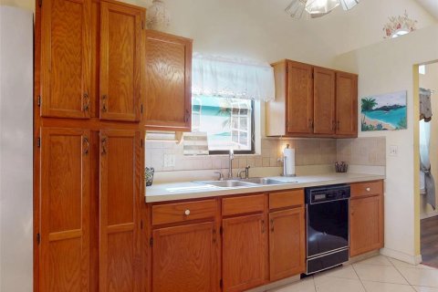 House in New Smyrna Beach, Florida 2 bedrooms, 116.59 sq.m. № 2234941 - photo 17