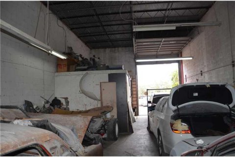 Propiedad comercial en venta en Pembroke Park, Florida № 2154634 - foto 8