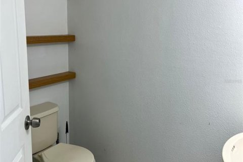 Townhouse in Brandon, Florida 2 bedrooms, 107.67 sq.m. № 2235201 - photo 10