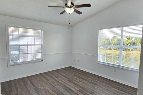 Townhouse in Brandon, Florida 2 bedrooms, 107.67 sq.m. № 2235201 - photo 13