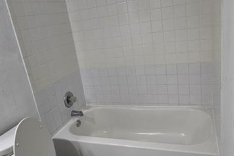 Townhouse in Brandon, Florida 2 bedrooms, 107.67 sq.m. № 2235201 - photo 20