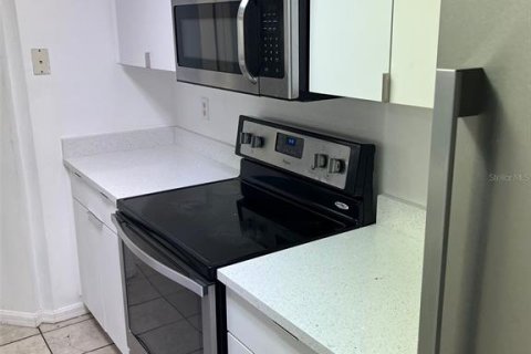 Townhouse in Brandon, Florida 2 bedrooms, 107.67 sq.m. № 2235201 - photo 7